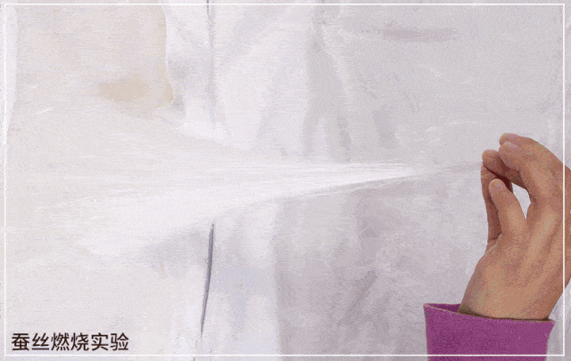 刘英被爆料拿错手镯视频,意外拿错引发网友热议  第2张